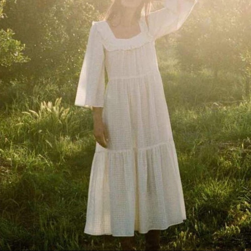 ISO FOR COSPLAY WHITE DRESSES - Picture 3 of 5